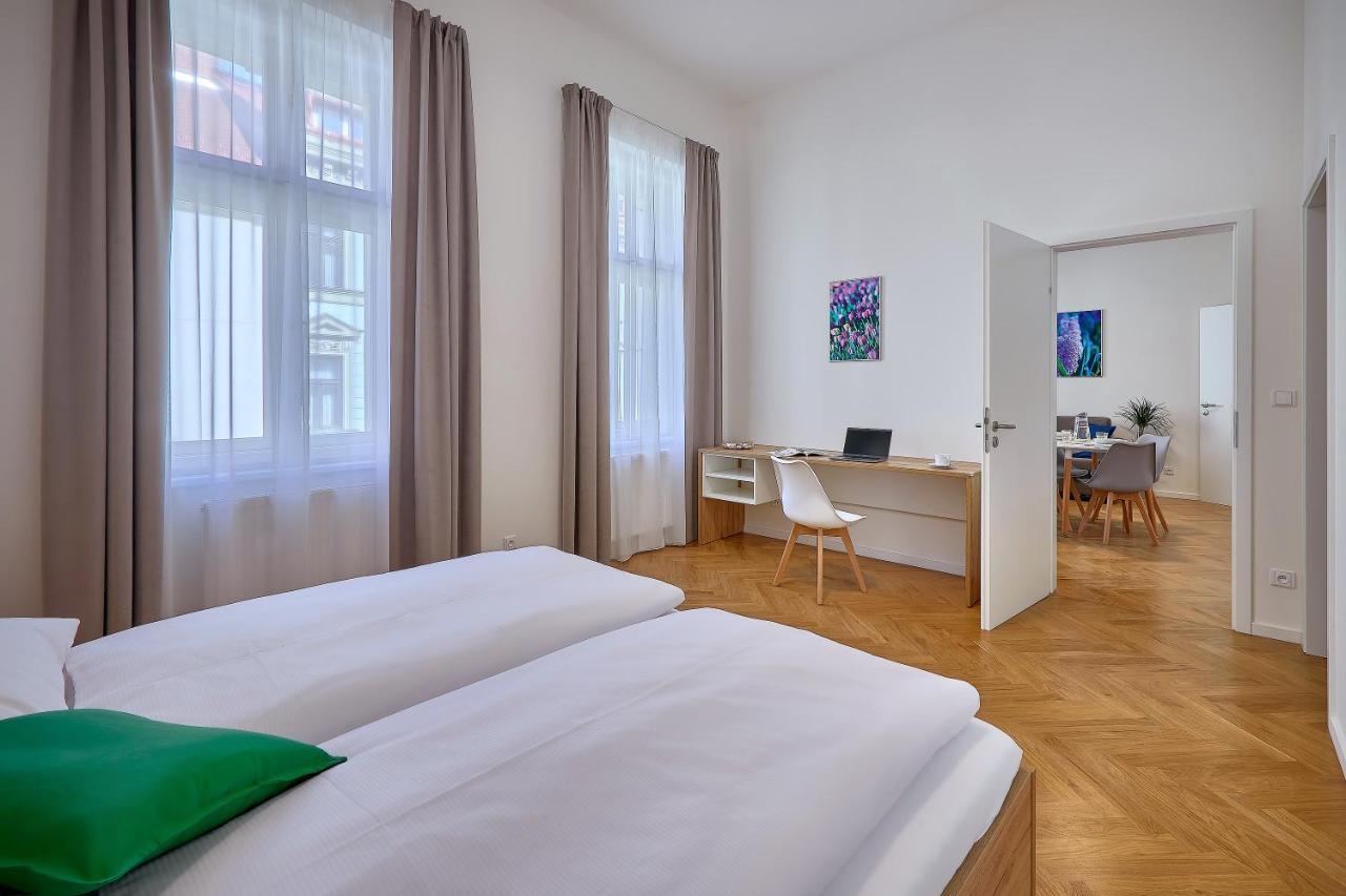 Downtown Suites Rubesova ปราก ภายนอก รูปภาพ