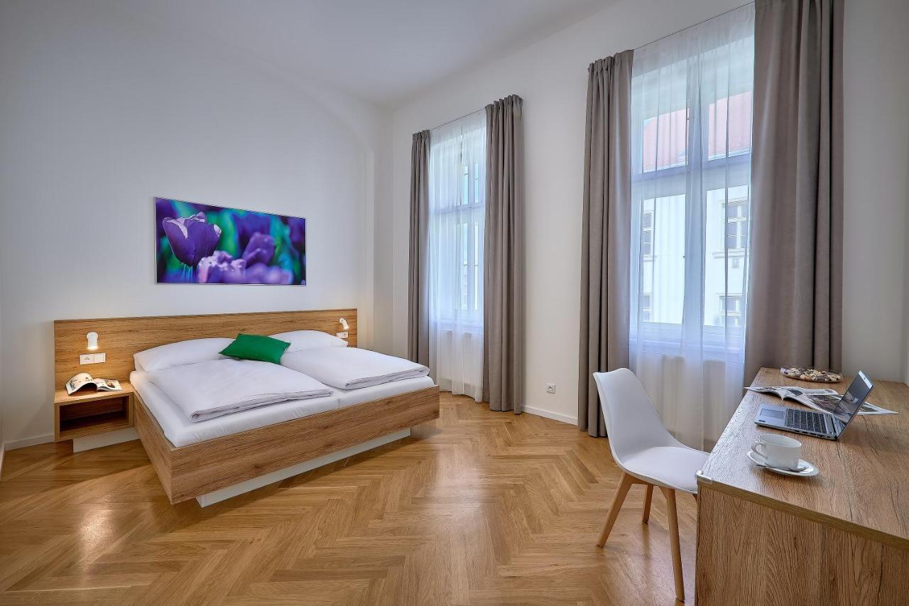 Downtown Suites Rubesova ปราก ภายนอก รูปภาพ
