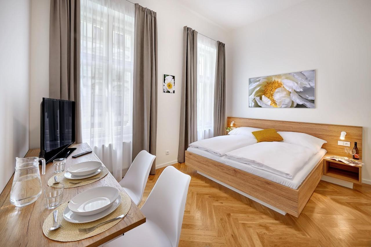 Downtown Suites Rubesova ปราก ภายนอก รูปภาพ