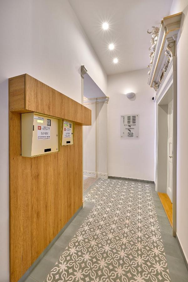 Downtown Suites Rubesova ปราก ภายนอก รูปภาพ